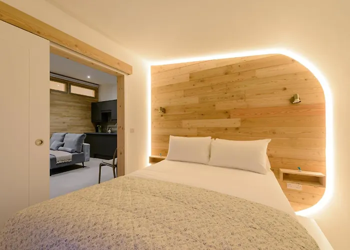 Glamping - Ross Road Lodge *