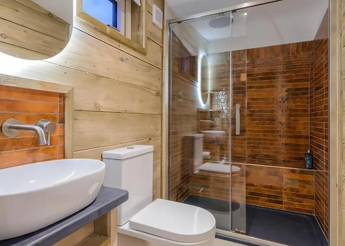 Lodge Glamping - Ross Road *