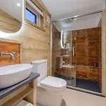 Lodge Glamping - Ross Road *